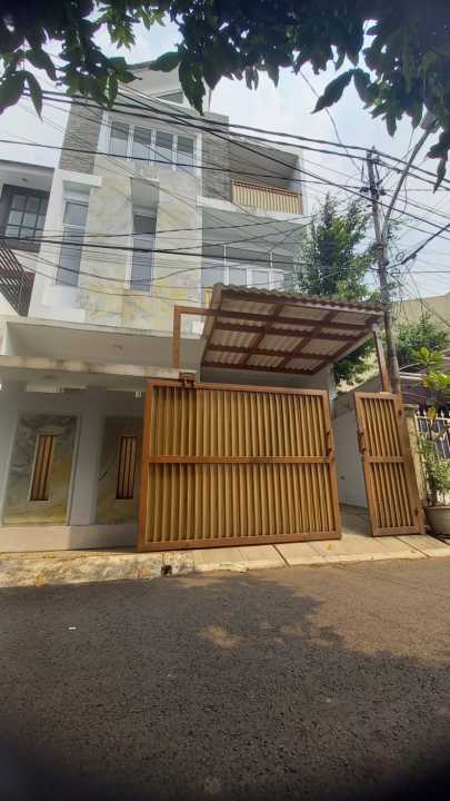 Dikontrakan Rumah Bagus 3 Lantai Akses 2Mobil Tebet