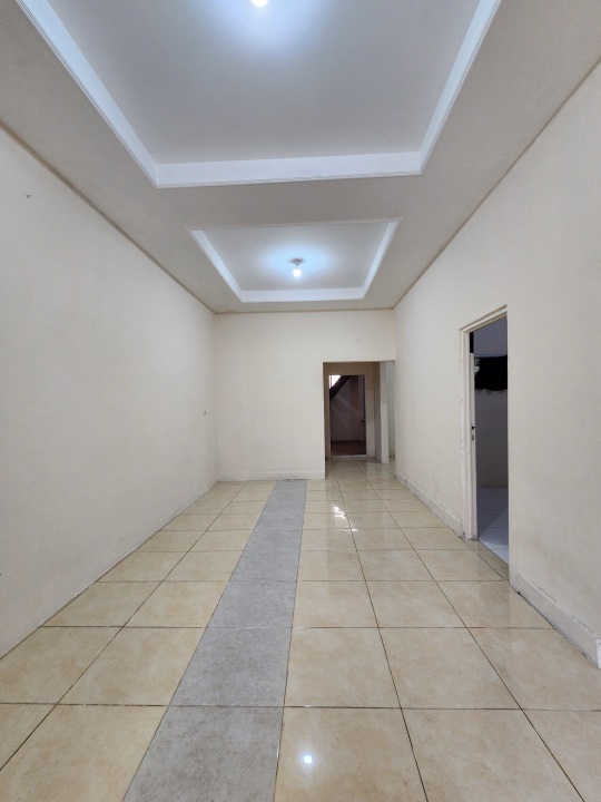 Disewakan Rumah di Tebet Akses Depan Taman75 Juta Pertahun