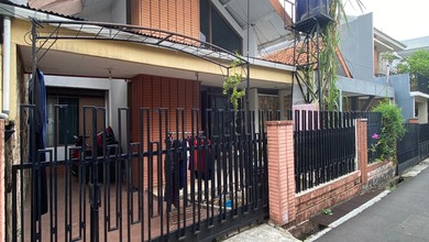 Rumah Lama Siap Huni di Tebet Barat