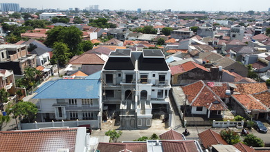 Rumah Bagus dengan Lift & Kolam Renang