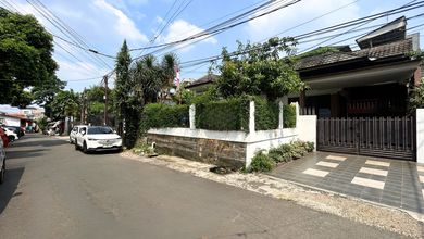 rumah di tebet barat, akses jalan 2 mobil, harga mendekati njop