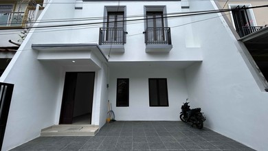 Hot Listing! Brand New House Tebet Barat, Modern, Strategis & Siap Huni