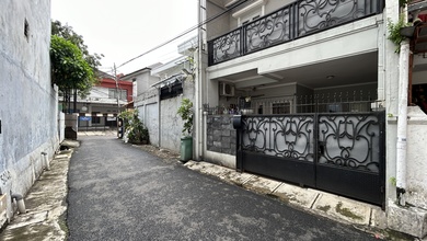 Rumah Siap Huni, di Tebet Barat, Akses Jalan 2 Mobil