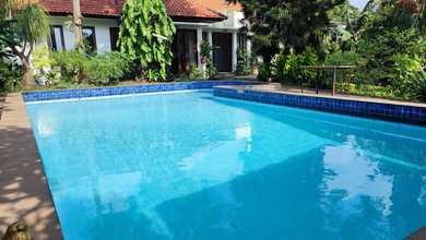 Lingkungan Tenang di Jl Bangka 1490 M2 Desain Tropical + Pool 
