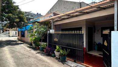 Rumah Di Tebet Barat, Akses Jalan 1 Mobil Dekat ke Jalan Lebar