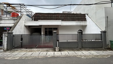 Rumah Lama Siap Huni di Setiabudi Akses Jalan 2 Mobil