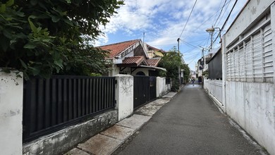 Rumah Hitung Tanah di Tebet Barat Bisa Belah 2, Akses Dekat ke Jalan 2 Mobil