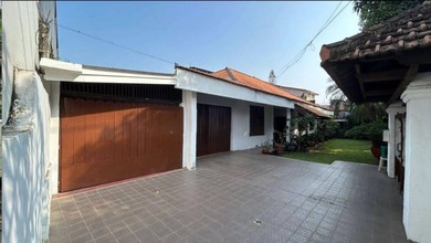 Rumah Lama Siap Huni di Cawang, Akses Jalan 3 Mobil