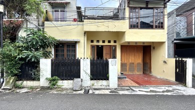 Hunian Tebet Tengah Kota - 2 Lantai & Akses Jalan Lebar