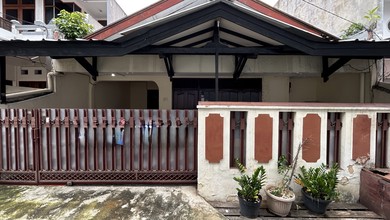 Rumah Lama Siap Huni di Tebet Timur Dekat Ke Taman Ecopark