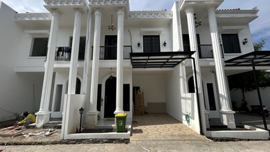 Rumah Dalam Town House Baru di Duren Sawit, Pinggir Jalan Raya Pahlawan Revolusi