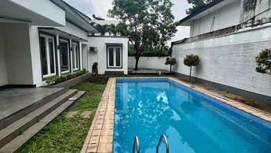 Rumah Minimalist di Kemang With Pool Akses Jalan 2 Mobil