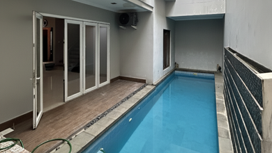 Rumah di Tebet Timur Siap Huni, Akses Jalan 2 Mobil, Kolam Renang Swimming Pool, Dekat Taman Ecopark, Full Furnished