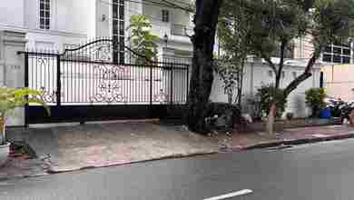 Rumah Mewah Dengan Kolam Renang di Tebet Akses Jalan Lebar