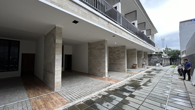 Rumah di Tebet Dalam Komplek Cluster Townhouse, Akses Jalan 2 Mobil