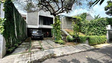 Jual Rumah Siap Huni area Kebayoran Baru, Jakarta Selatan, Luas 240 m2