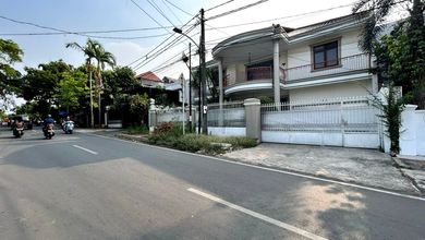 Rumah di Tebet Gudang Peluru Akses Jalan Lebar 3 mobil