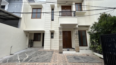 Rumah Siap Huni Di Tebet Timur Dekat Sekolah, Taman & Pusat Belanja 