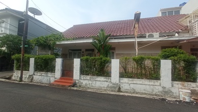 Rumah Lama di Tebet Barat Akses Jalan 2 Mobil