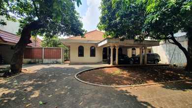 Rumah Lama di Asem Baris Tebet Cocok Untuk Usaha Atau Kantor