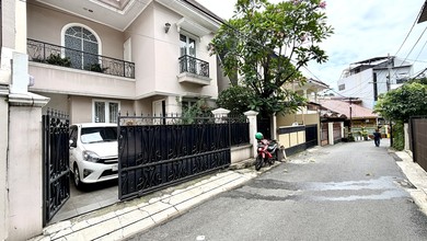 Rumah 2 Lantai Siap Huni di Tebet, Akses Jalan 2 Mobil Lokasi Premium Dekat Taman Eco Park