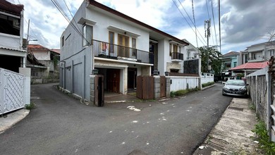 Akses Jalan 2 Mobil, Rumah Minimalist di Tebet Barat, Dekat Taman Ecopark