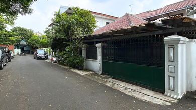 rumah di tebet timur, akses jalan 2 mobil lebar