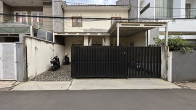 Rumah Siap Huni 2 Lantai di Tebet Timur Hanya 7 Menit ke Mall Kota Kasablanka