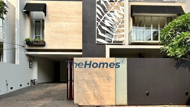 Rumah Mewah, 3 Lantai, Dalam Cluster, Area Tenang Dan Nyaman