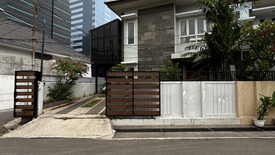Rumah Mewah di Tebet Barat, Akses Jalan 3 Mobil, Lingkungan Nyaman dan Aman