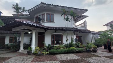 Rumah di Area Komersial Di Jalan Raya Dekat Cilandak Kko, Harga Njop, Lebar Depan 50 Mtr