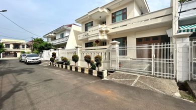 Rumah 2 Lantai Siap Huni, Dalam Komplek Sunter Permai Jaya, Harga Dbawah Njop