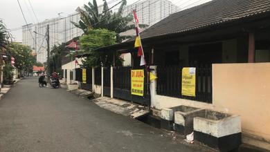 Rumah di Cipinang Jaya, Akses Jalan 2 Mobil, Lebar 30 Mtr, Bisa di Beli Separo