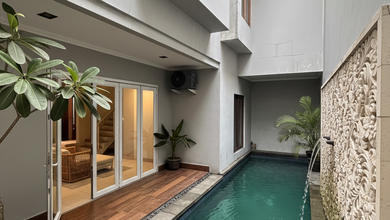 Tebet Timur, Rumah Siap Huni Ada Kolam Renang, Akses Jalan 2 Mobil