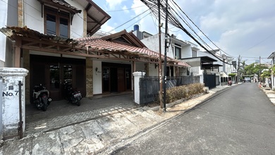 Rumah Hitung Tanah di Tebet Barat, Luas 209 m2, Akses Jalan 3 Mobil