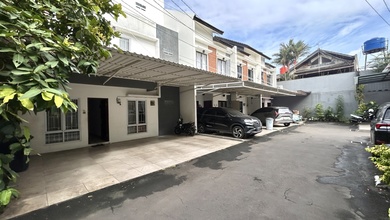 Rumah 2 Lantai Dlm Cluster di Kalibata, Akses Jln Lebar 2 Mobil