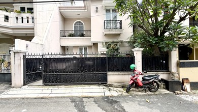 Rumah Mewah di Tebet Barat Akses Jalan 2 Mobil
