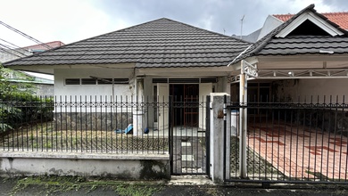 Rumah di Tebet Timur, Letak di Hook, bisa di Belah 3, Cocok Utk Investor