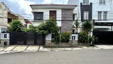 Rumah Mewah di Tebet Barat, Akses Jalan Lebar 3 Mobil