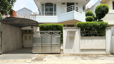 Rumah 2 Lantai di Cawang Baru, Akses 3 Mobil, Blakang Gedung Perkantoran