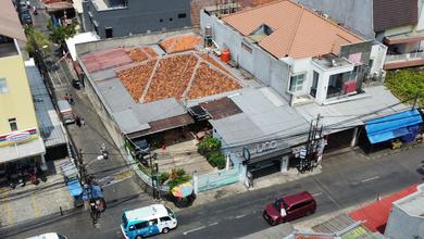 Rumah Hoek Hitung Tanah di Tebet, Akses Jalan 3 Mobil, Strategis di Bangun Rumah Kos