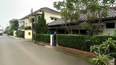 Rumah Di Hook Di Tebet Barat, Akses Jln 3 Mobil, Lingkungan Tenang Dan Nyaman. Tdk Tusuk Sate