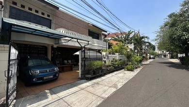 Rumah di Tebet Barat, Lingkungan Tenang, Akses Jalan Lebar, SHM