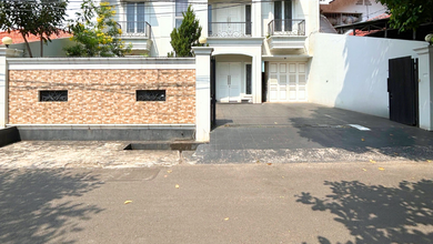 Rumah Mewah di Tebet Timur, Akses Jalan 3 Mobil, Lingkungan Nyaman