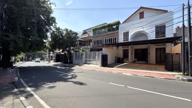 Tebet Barat, Rumah Ruko 3 Lantai Cocok untuk Usaha atau Kantor. Akses Jalan Utama