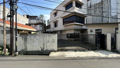 Gedung 3 Lantai dan Rumah Kos 2 Lantai di Tebet, Akses Jalan 2 Mobil