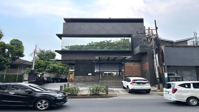 Gedung 3 Lantai di Kemang Raya, Lokasi Strategis, Cocok Utk Kantor, Cafe N Resto