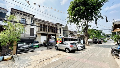 Rumah Kost 3 Lantai, Ada 30 Kamar Dan Ada Basement, Parkir Luas, Hunian Nyaman