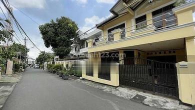 Rumah di Kebon Baru Tebet Akses Jalan 2 Mobil