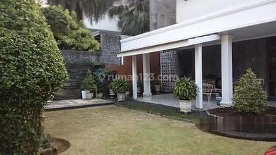 Rumah di Menteng Jalan 2 Mobil